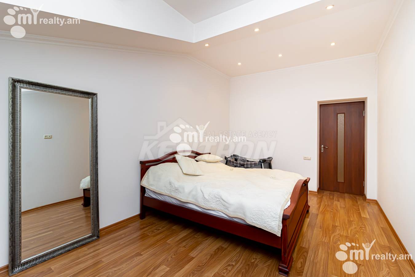 4 bedroom apartment for sale Baghramyan Ave (Kentron), Center Yerevan, 153674