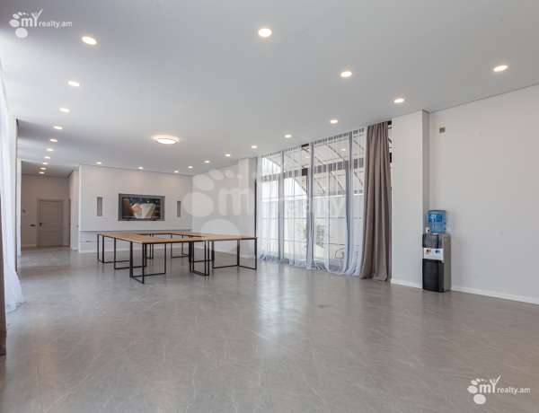 arandznatun-vardzakalutyun-Yerevan-Ajapnyak