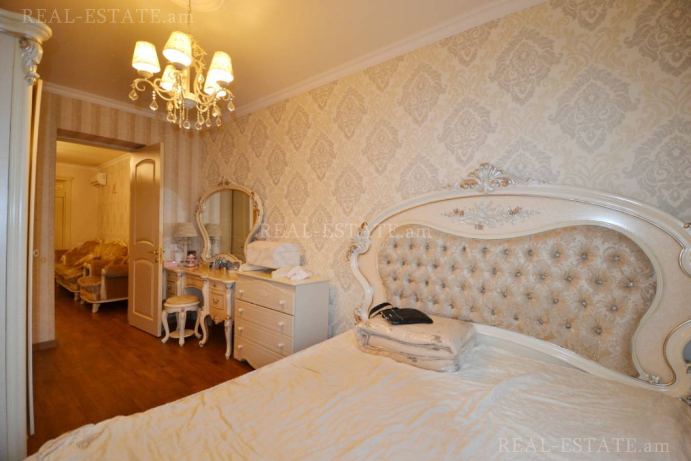 Купить 3 комнатную квартиру Орбели Ехбайрнери ул, Арабкир Ереван, 117321