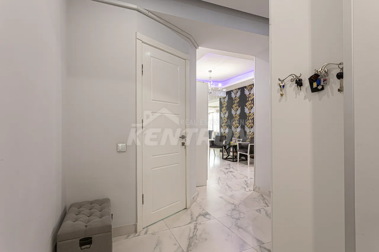 4 bedroom apartment for sale Frik St, Center Yerevan, 157945