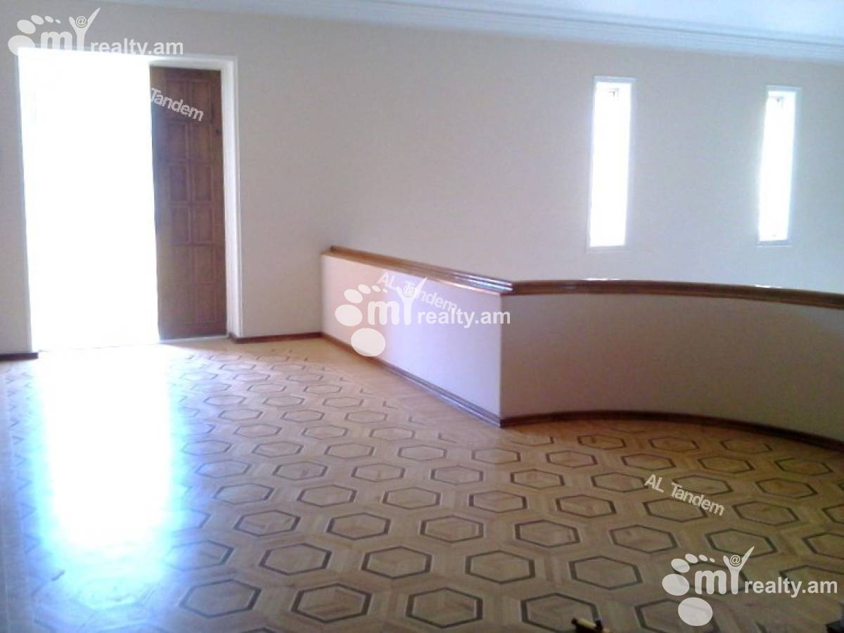 Commercial for rent خیابان باربیوس, عربگیر ایروان, 155229