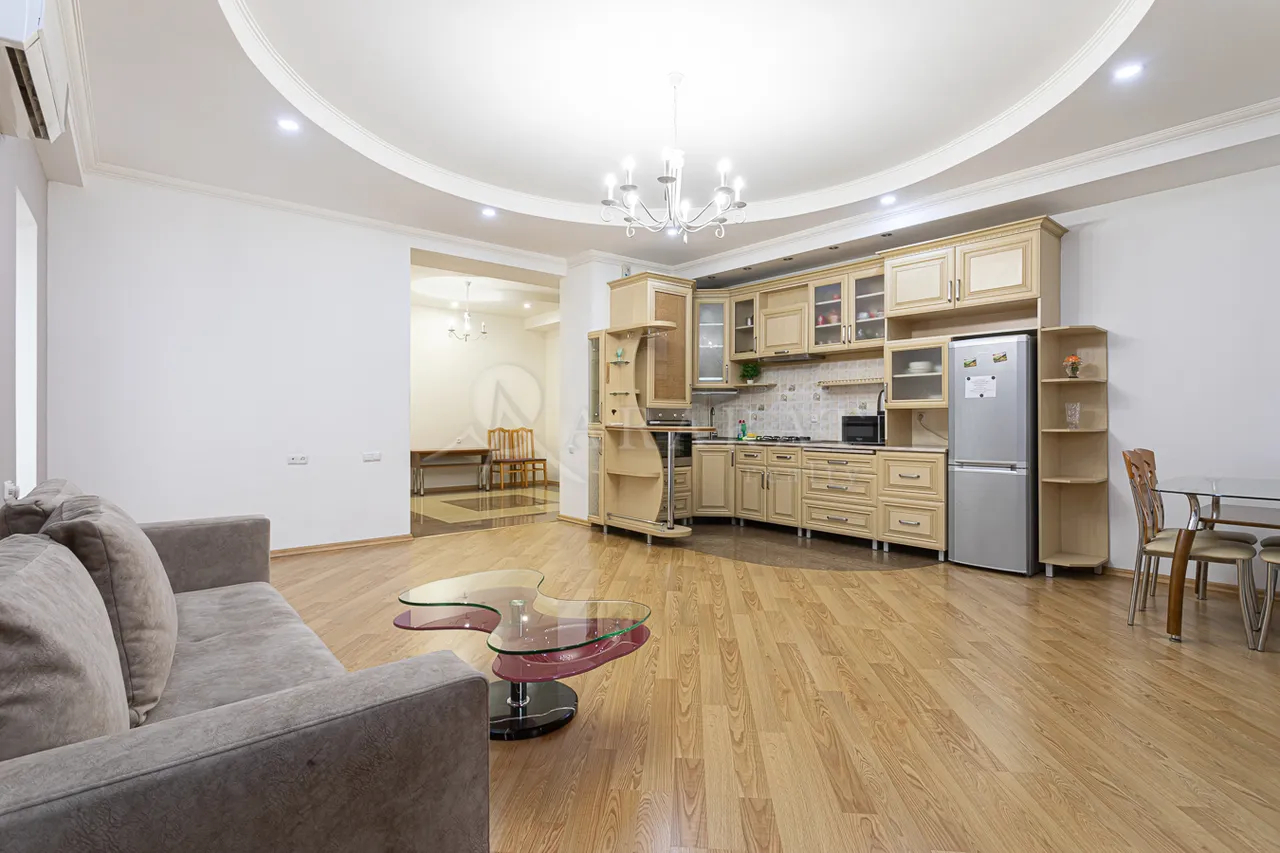 Купить 3 комнатную квартиру Северный пр, Центр Ереван, 157971