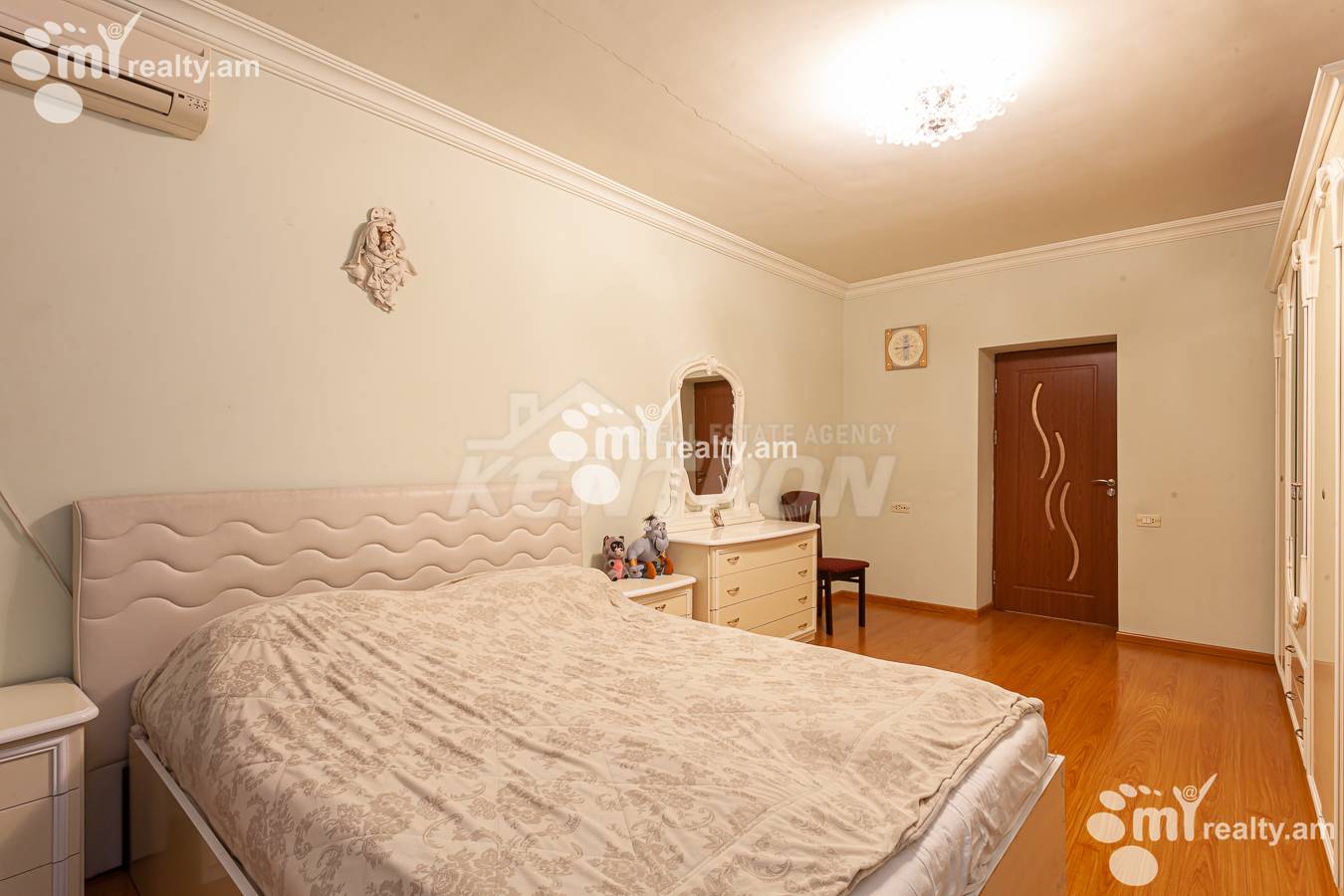 3 սենյականոց բնակարան  Աբովյան փող, Կենտրոն Երևան, 155439