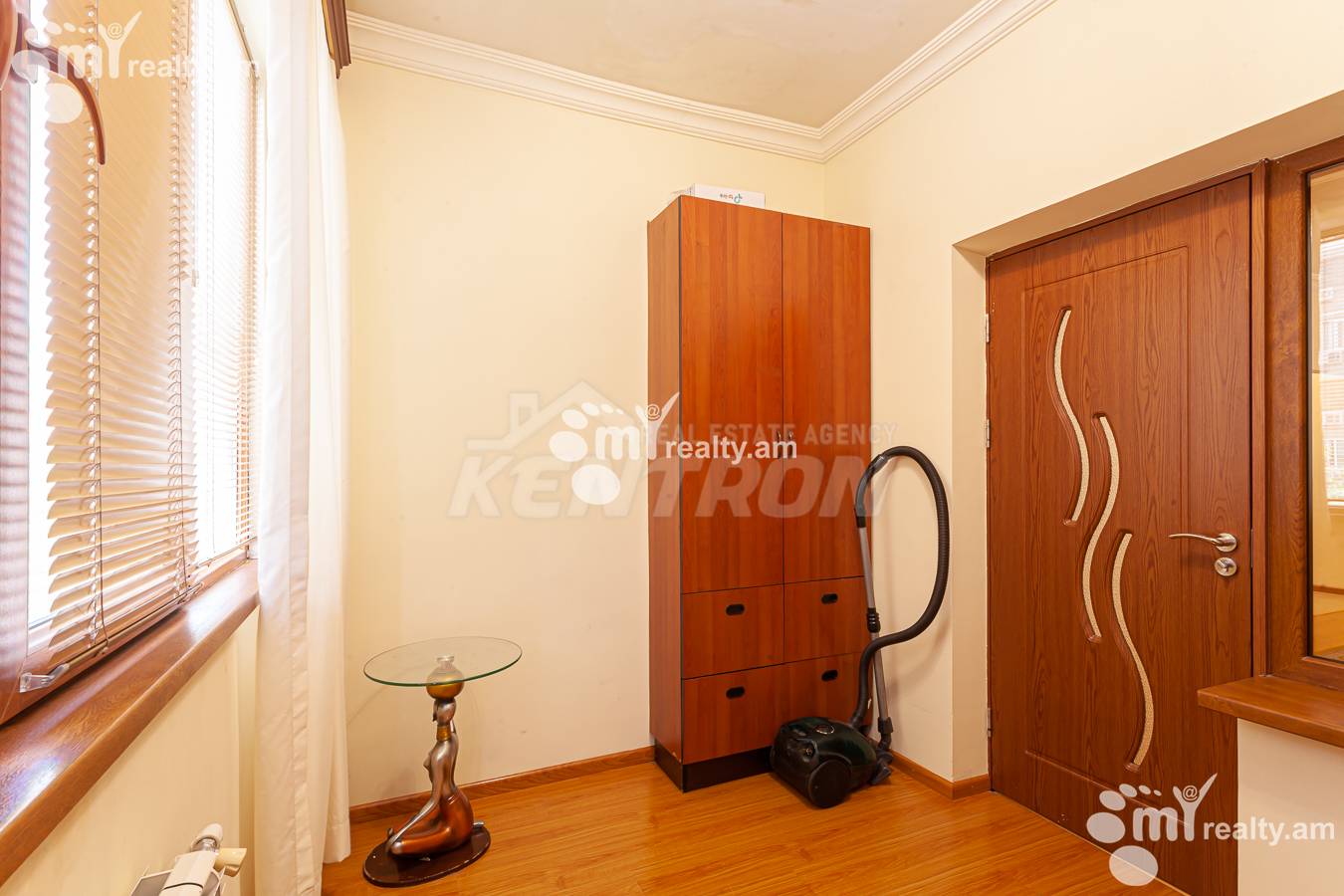 3 սենյականոց բնակարան  Աբովյան փող, Կենտրոն Երևան, 155439