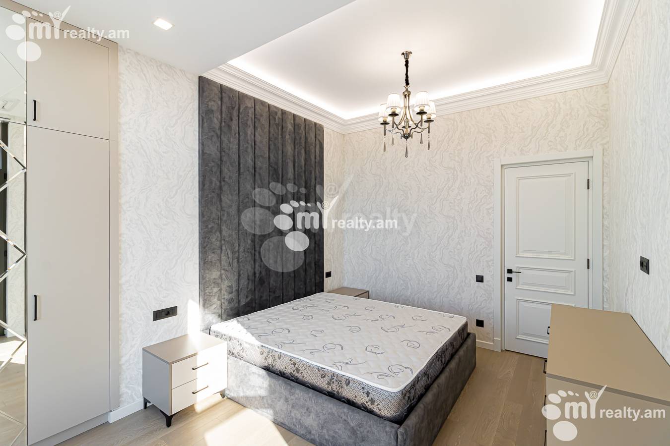 Купить 2 комнатную квартиру Аршакуняц пр, Центр Ереван, 153731