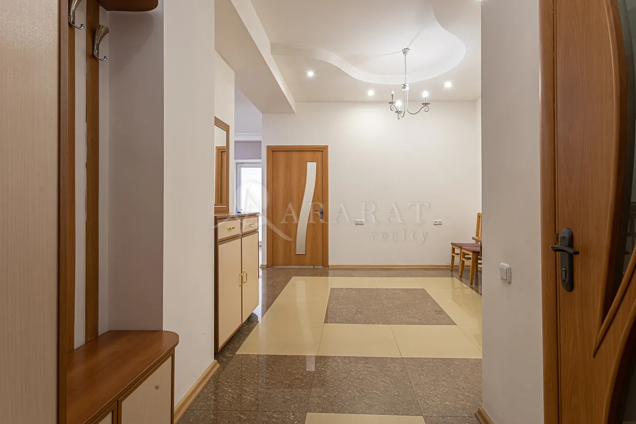 3 սենյականոց բնակարան  Հյուսիսային պող, Կենտրոն Երևան, 157971