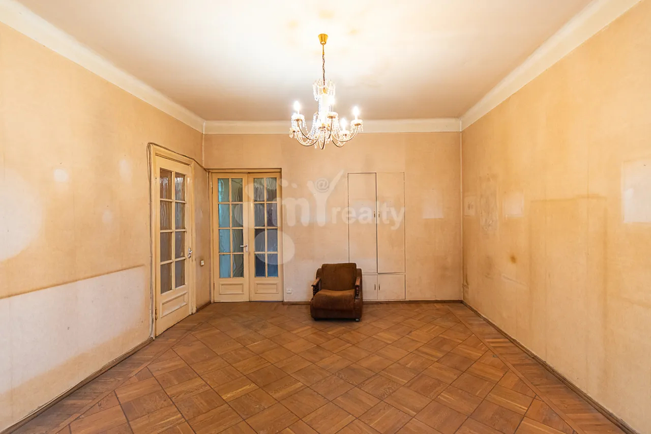 3 bedroom apartment for sale خیابان ابوویان, مرکز شهر ایروان, 160652