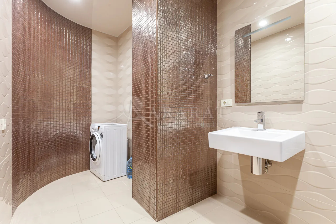 4 bedroom apartment for sale D. Demirchyan St, Center Yerevan, 157681