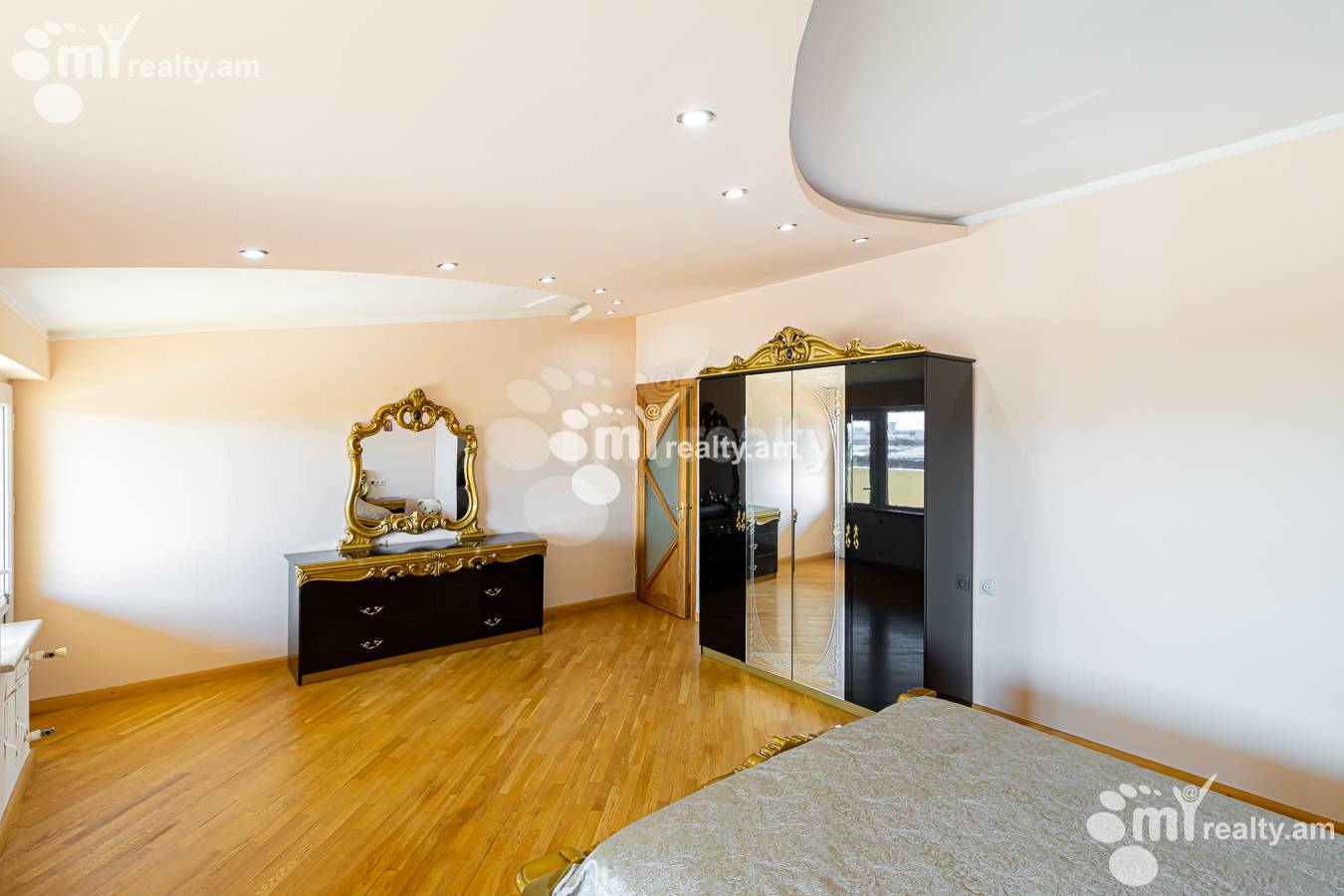 4 սենյականոց բնակարան  Գլինկայի փող, Կենտրոն Երևան, 154197