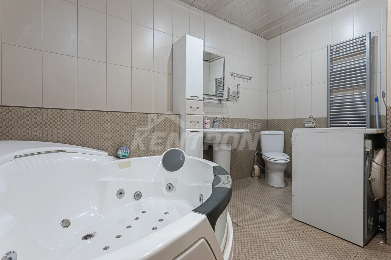 3 սենյականոց բնակարան վարձով Հյուսիսային պող, Կենտրոն Երևան, 158074