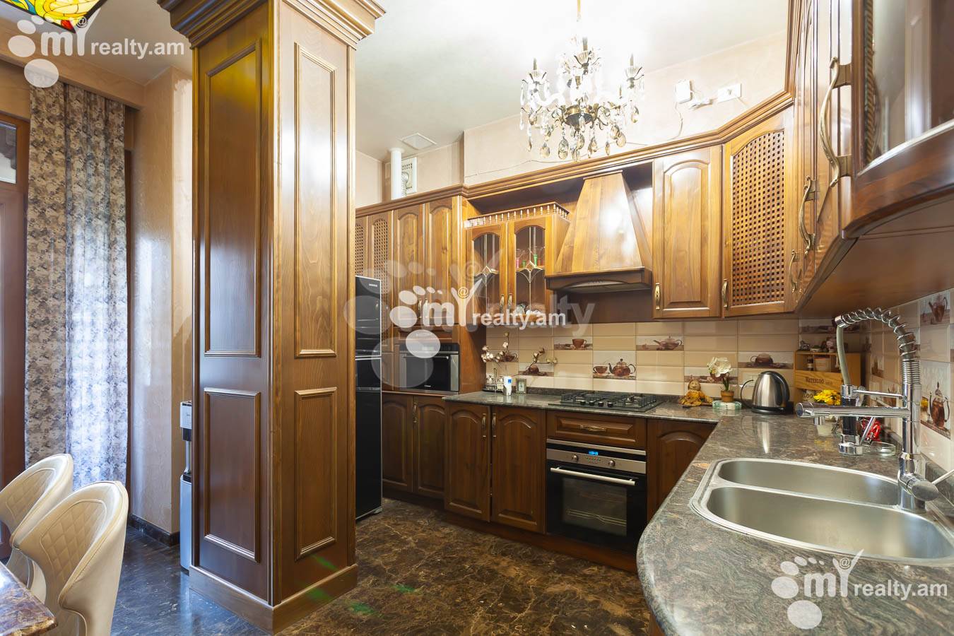 4 սենյականոց բնակարան վարձով Մաշտոցի պող, Կենտրոն Երևան, 153321