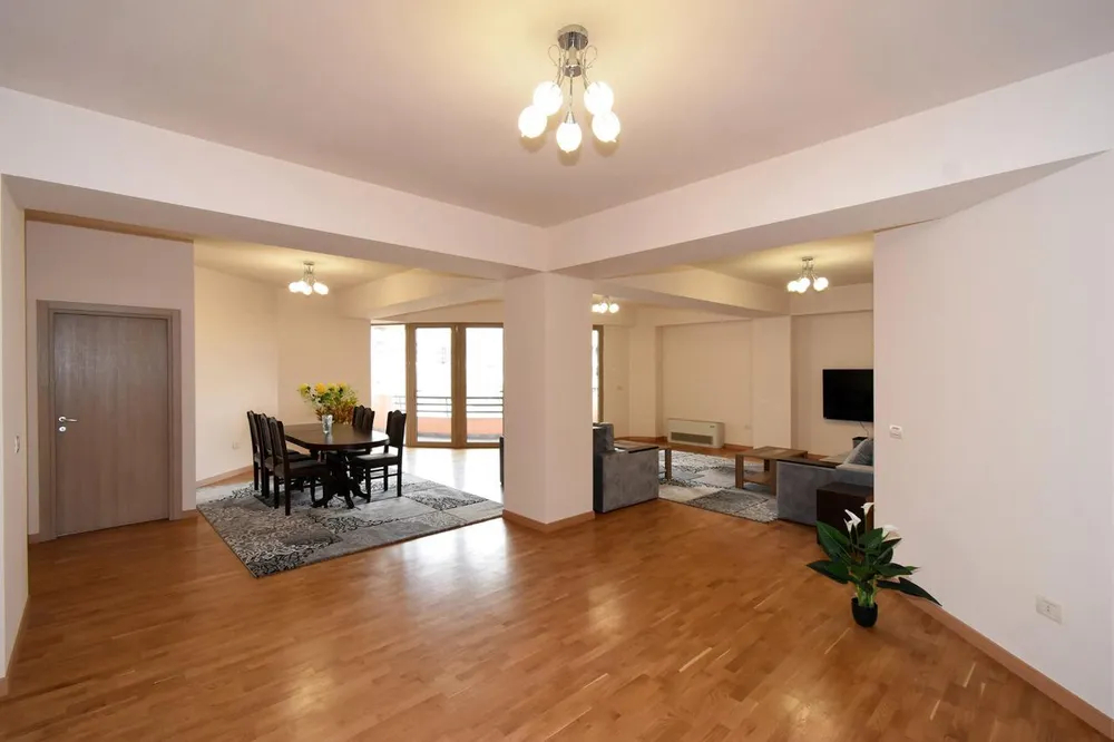 norakaruyc-bnakaran/4-senyakanoc/Leo+St/Center/Yerevan