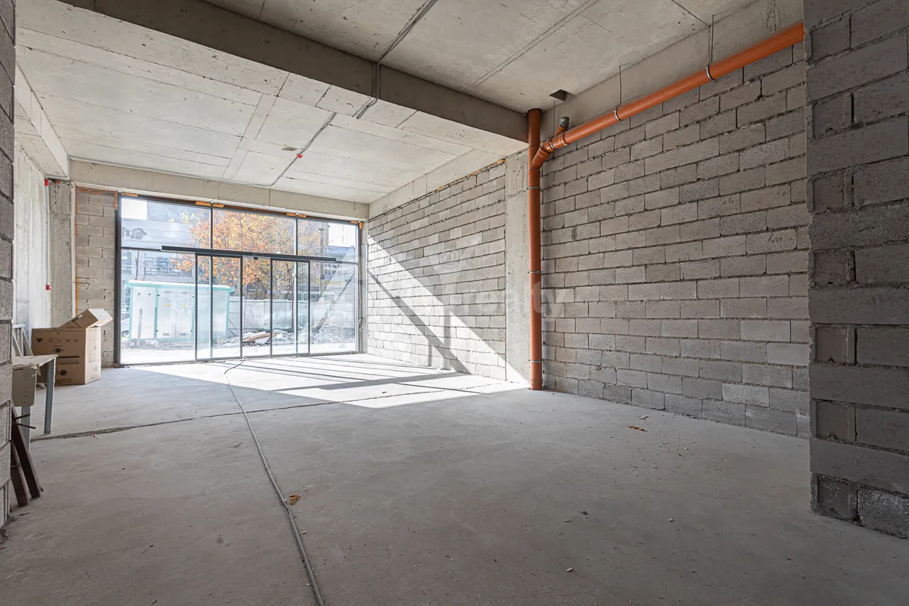 Commercial property for sale Paruyr Sevak  dis. 17 street, Awan Yerevan, 157753