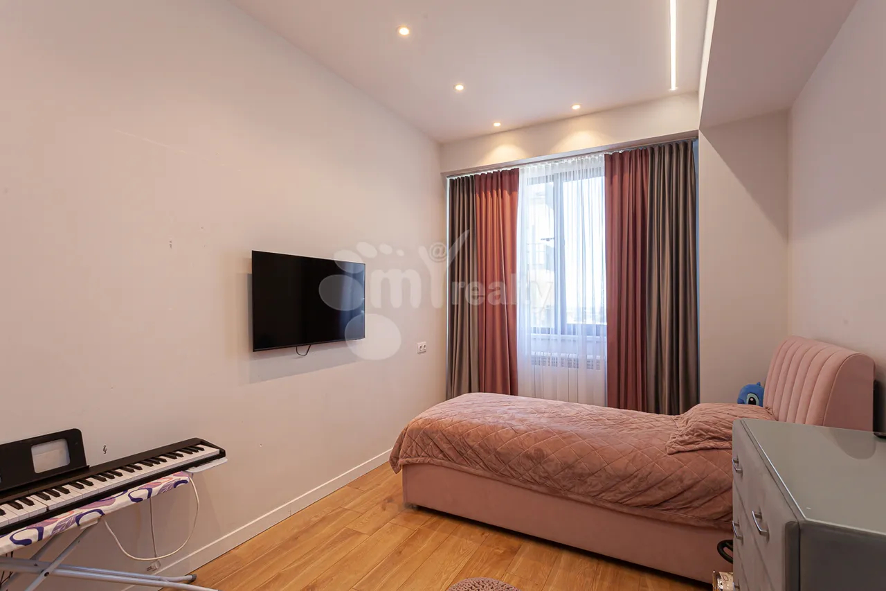 3 bedroom apartment for sale Rostom St, Center Yerevan, 161243