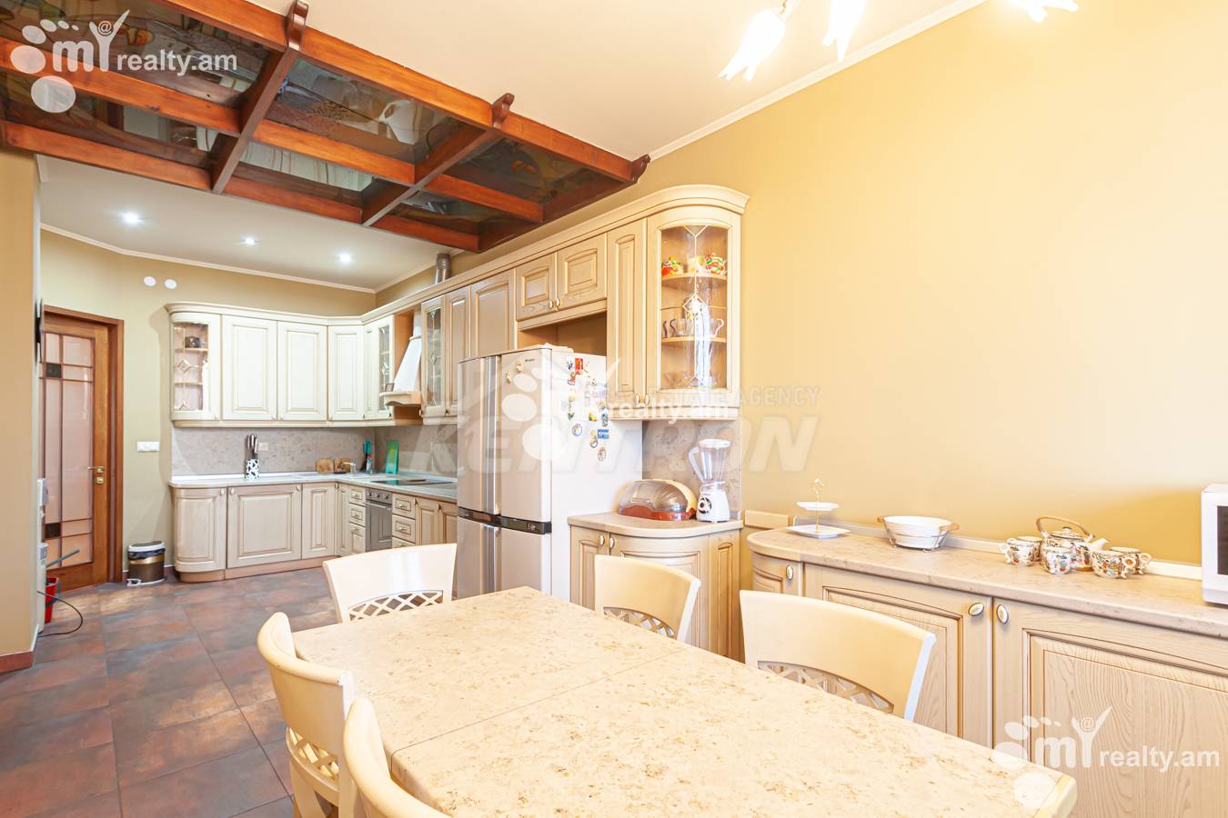 4 սենյականոց բնակարան  Ամիրյան փող, Կենտրոն Երևան, 147829