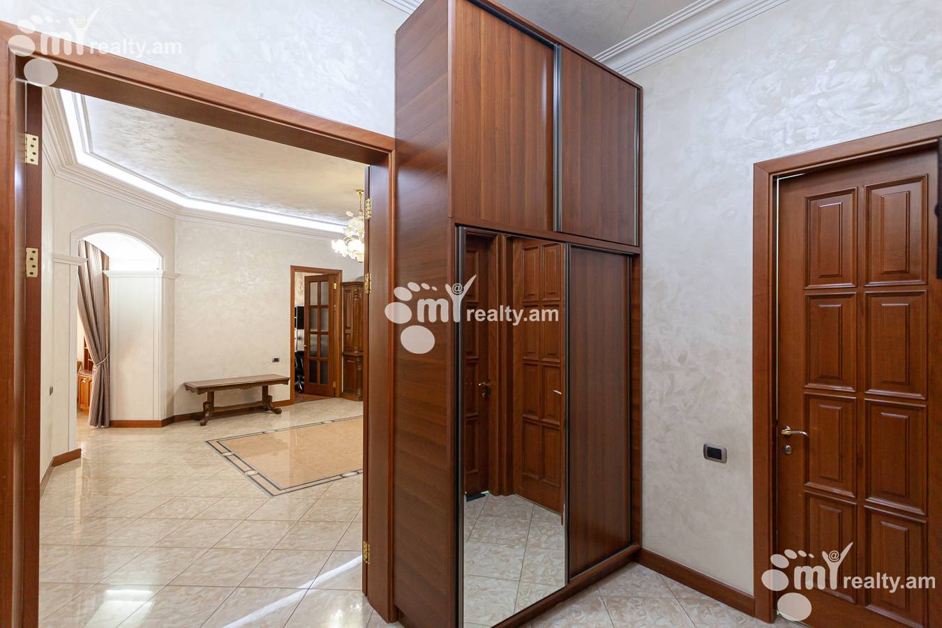 5 bedroom apartment for sale خیابان ابوویان, مرکز شهر ایروان, 143203