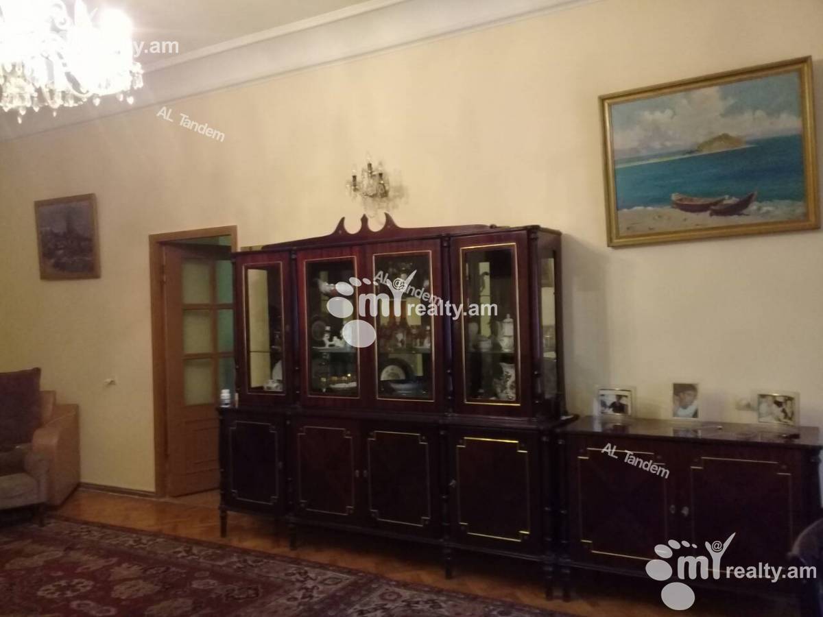 4 bedroom apartment for sale Zarobyan St, Center Yerevan, 128008