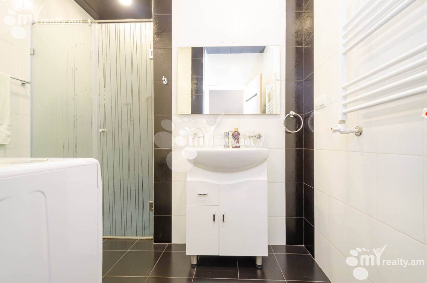 3 սենյականոց բնակարան  Ծիծեռնակաբերդի խճուղի, Կենտրոն Երևան, 139566