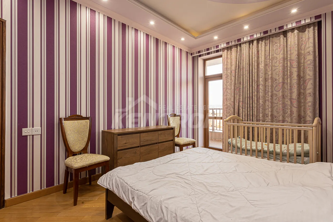 3 սենյականոց բնակարան վարձով Սայաթ-Նովայի պող, Կենտրոն Երևան, 158873