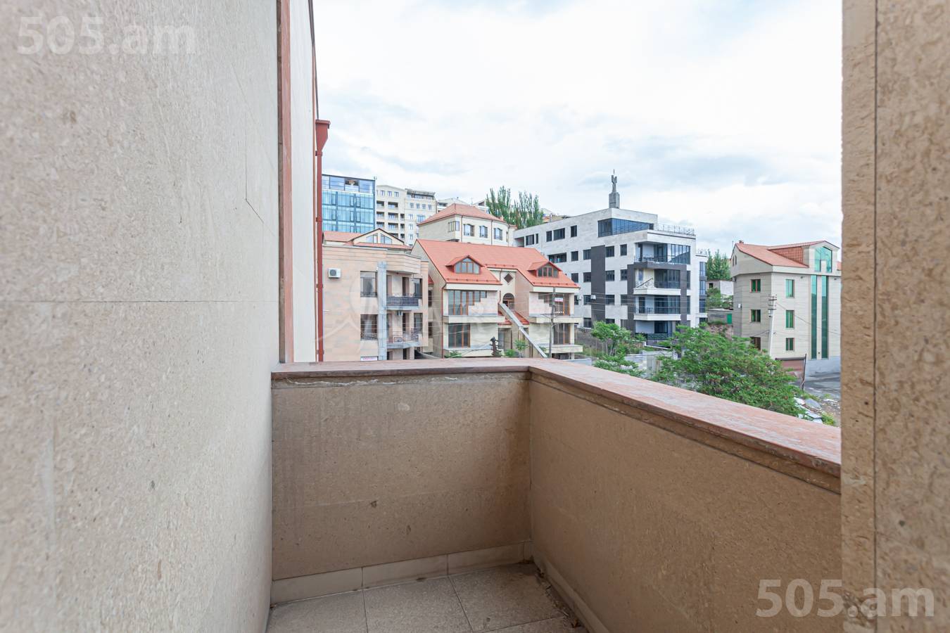 Купить 5 комнатную квартиру Антараин ул, Центр Ереван, 149077