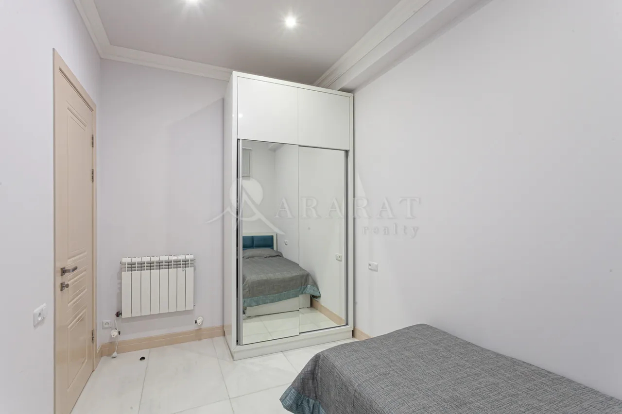 3 սենյականոց բնակարան  Ամիրյան փող, Կենտրոն Երևան, 159135