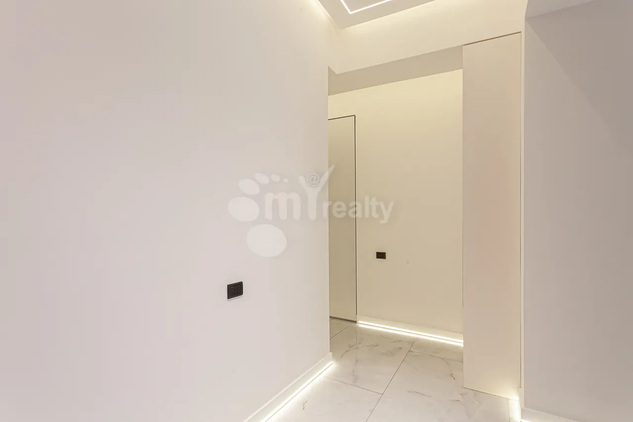 Купить 3 комнатную квартиру Маштоца пр, Центр Ереван, 160249