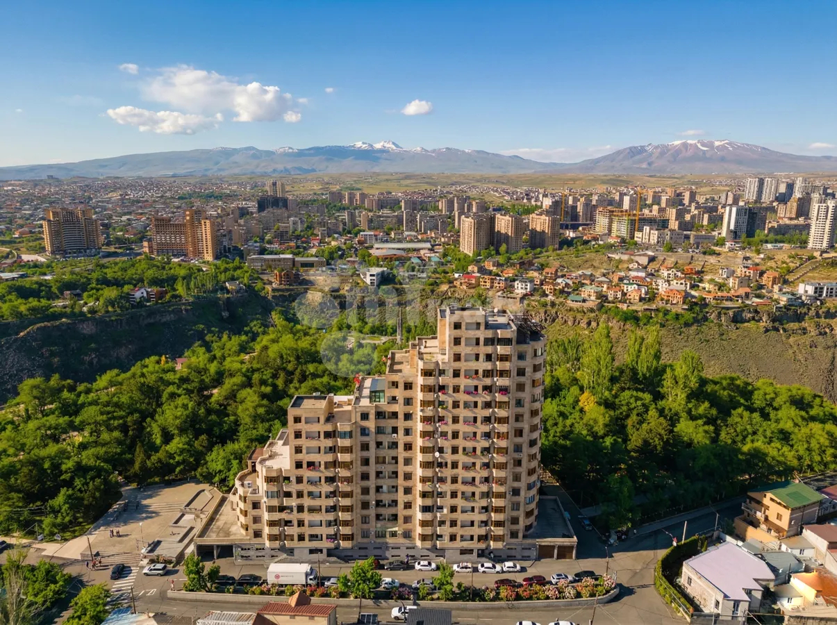 5 սենյականոց բնակարան  Վ.Փափազյան փող, Արաբկիր Երևան, 158511