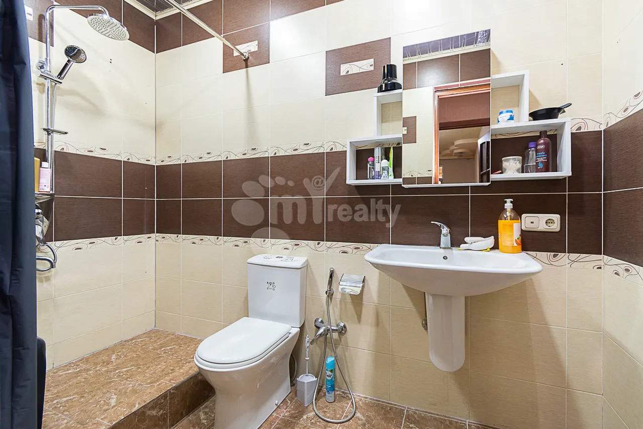 4 bedroom apartment for sale خیابان هین اِرِوانتسی, مرکز شهر ایروان, 159857