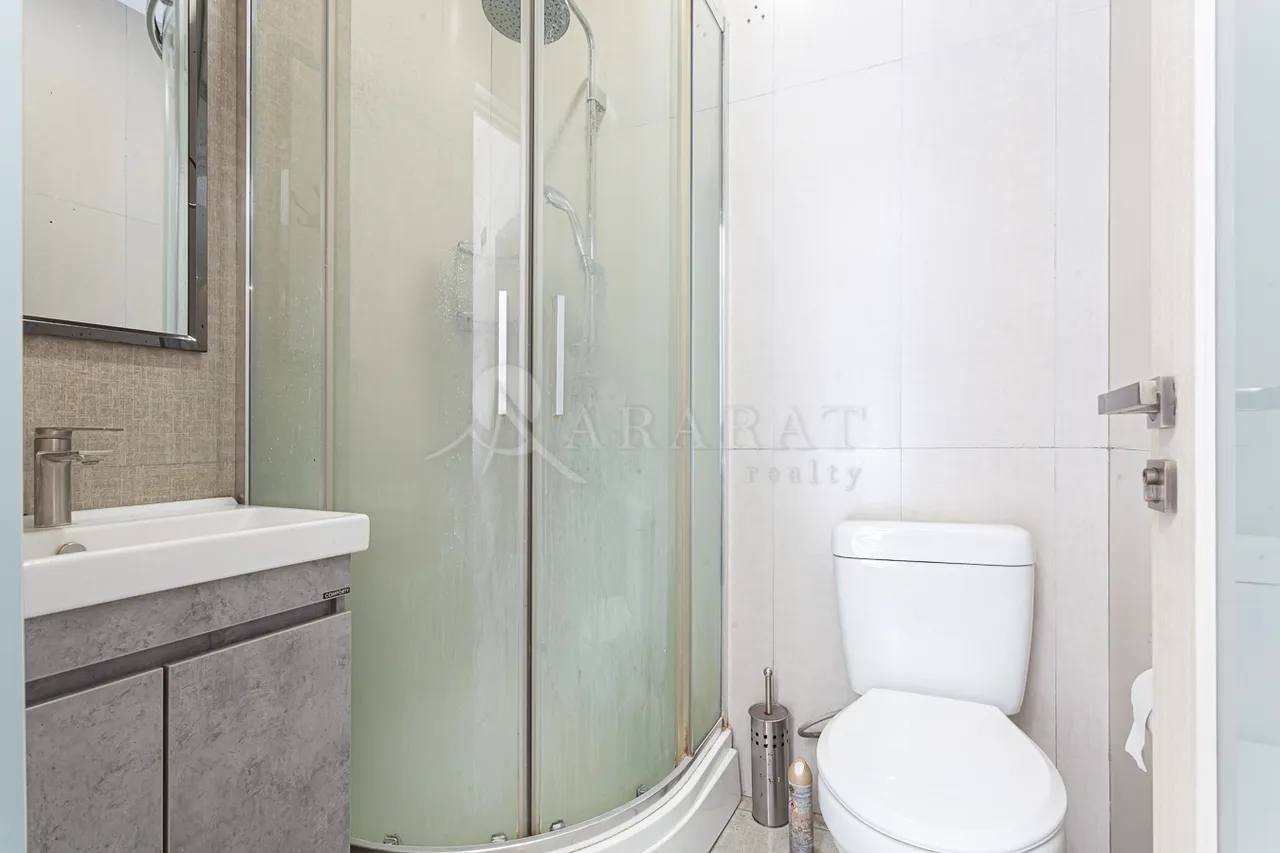 House for sale Fizkulturnikner St, Center Yerevan, 157325