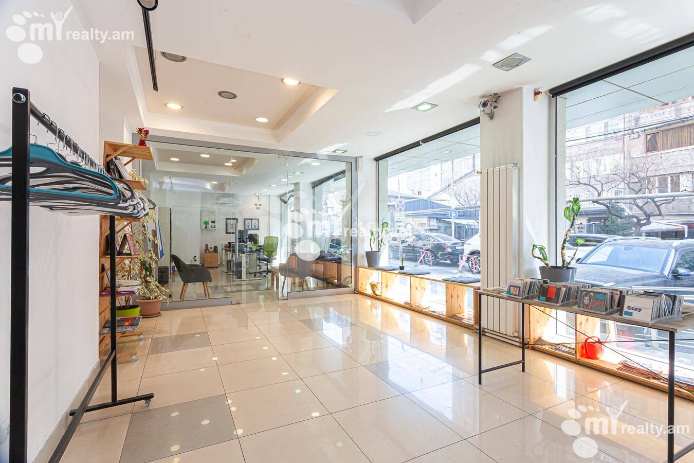 Снять коммерческoе помещение Мгер Мкртчян ул, Центр Ереван, 156329