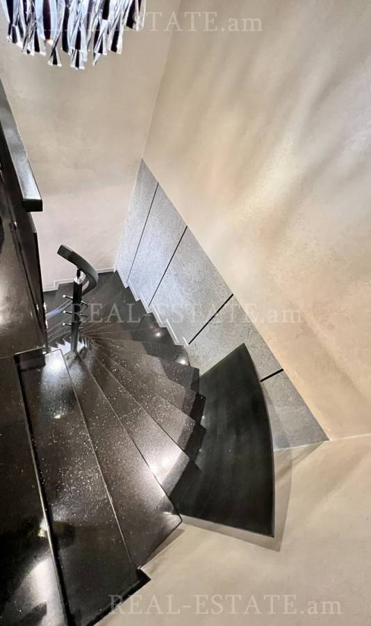 4 bedroom apartment for sale Northern (Hyusisayin)  Ave, Center Yerevan, 119236