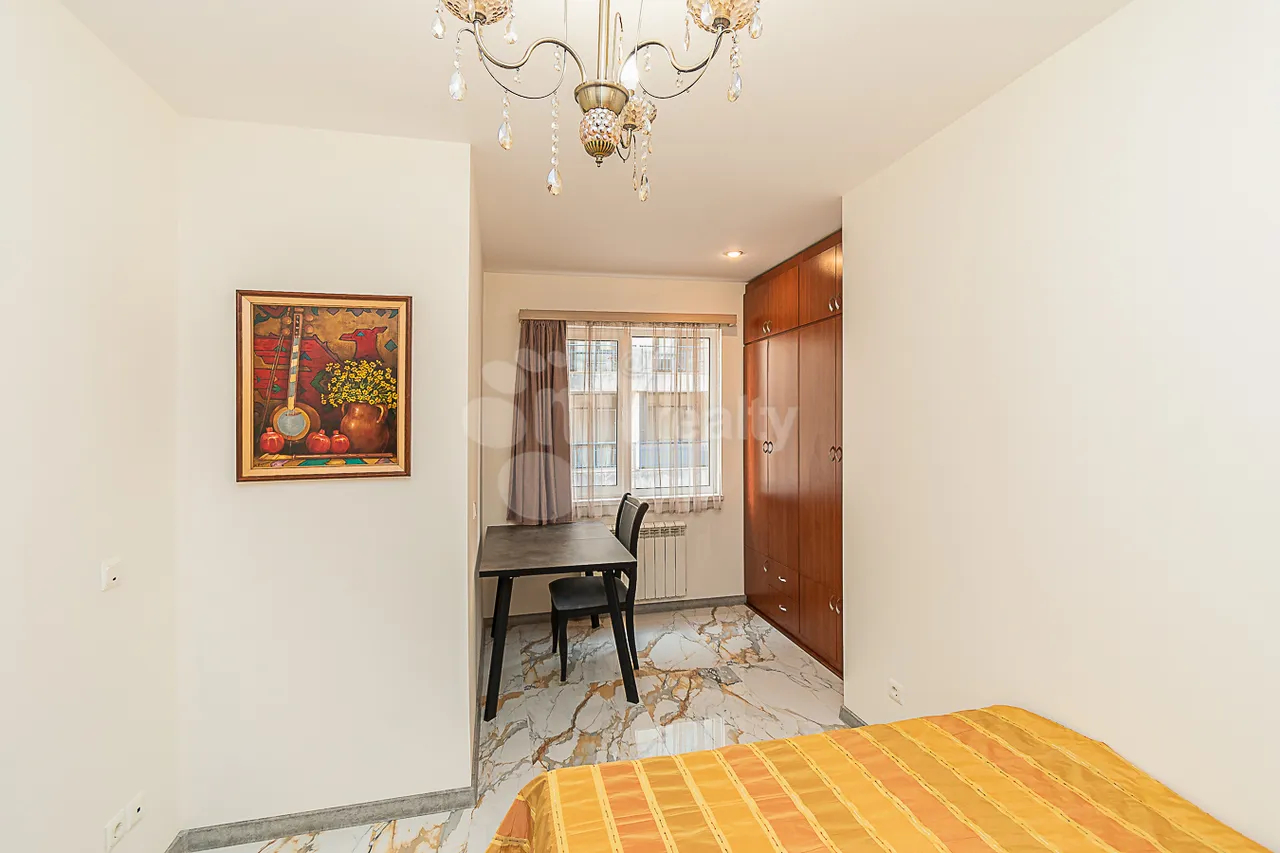 3 bedroom apartment for rent Aram St, Center Yerevan, 162020