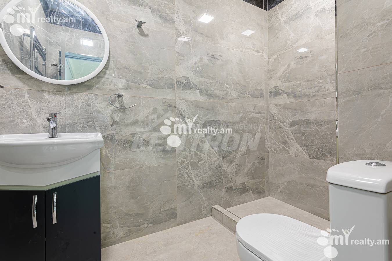 3 սենյականոց բնակարան վարձով Կ. Ուլնեցու փող., Քանաքեռ-Զեյթուն Երևան, 156632