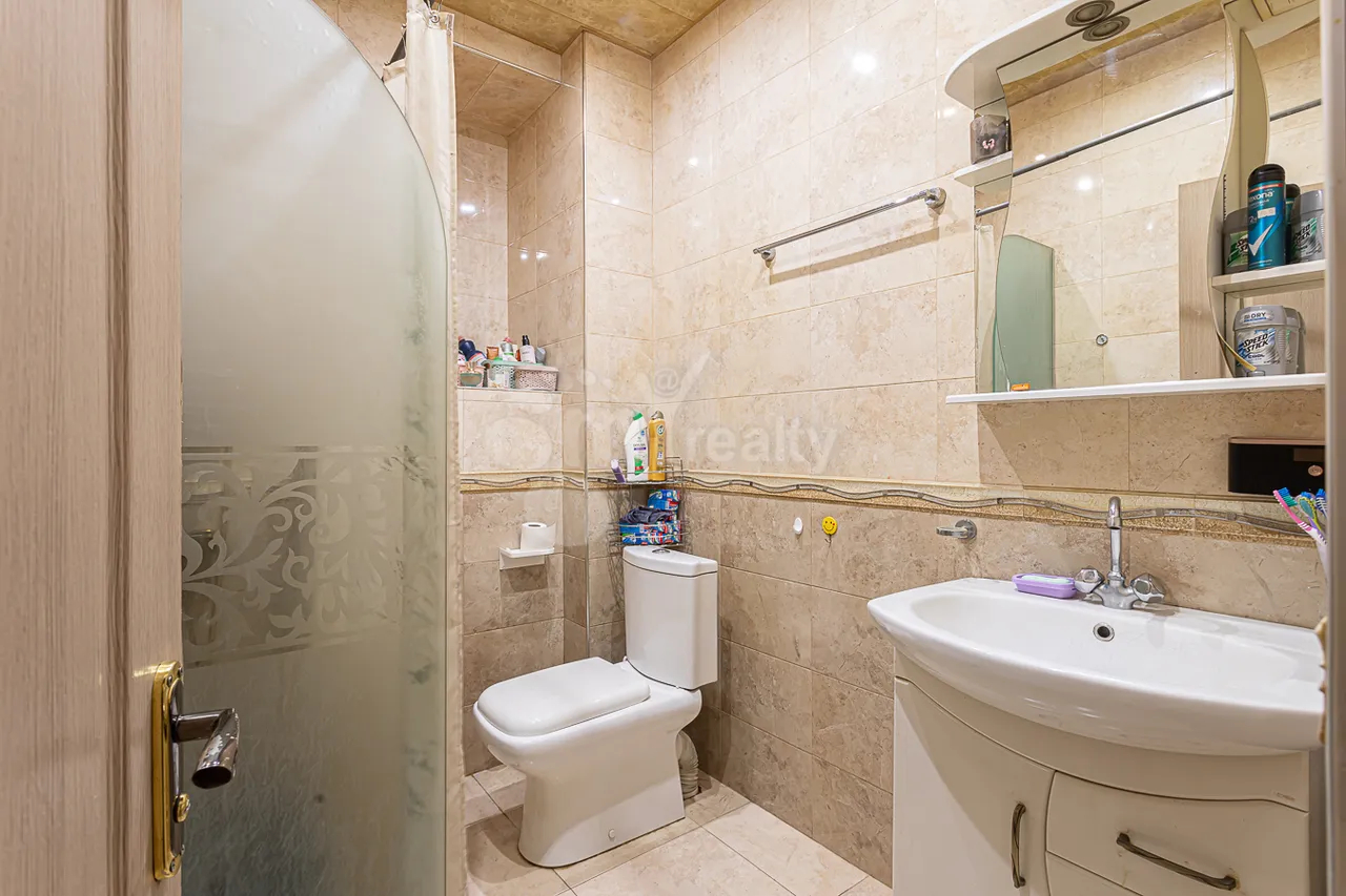 4 bedroom apartment for sale Hanrapetutyan St, Center Yerevan, 159014