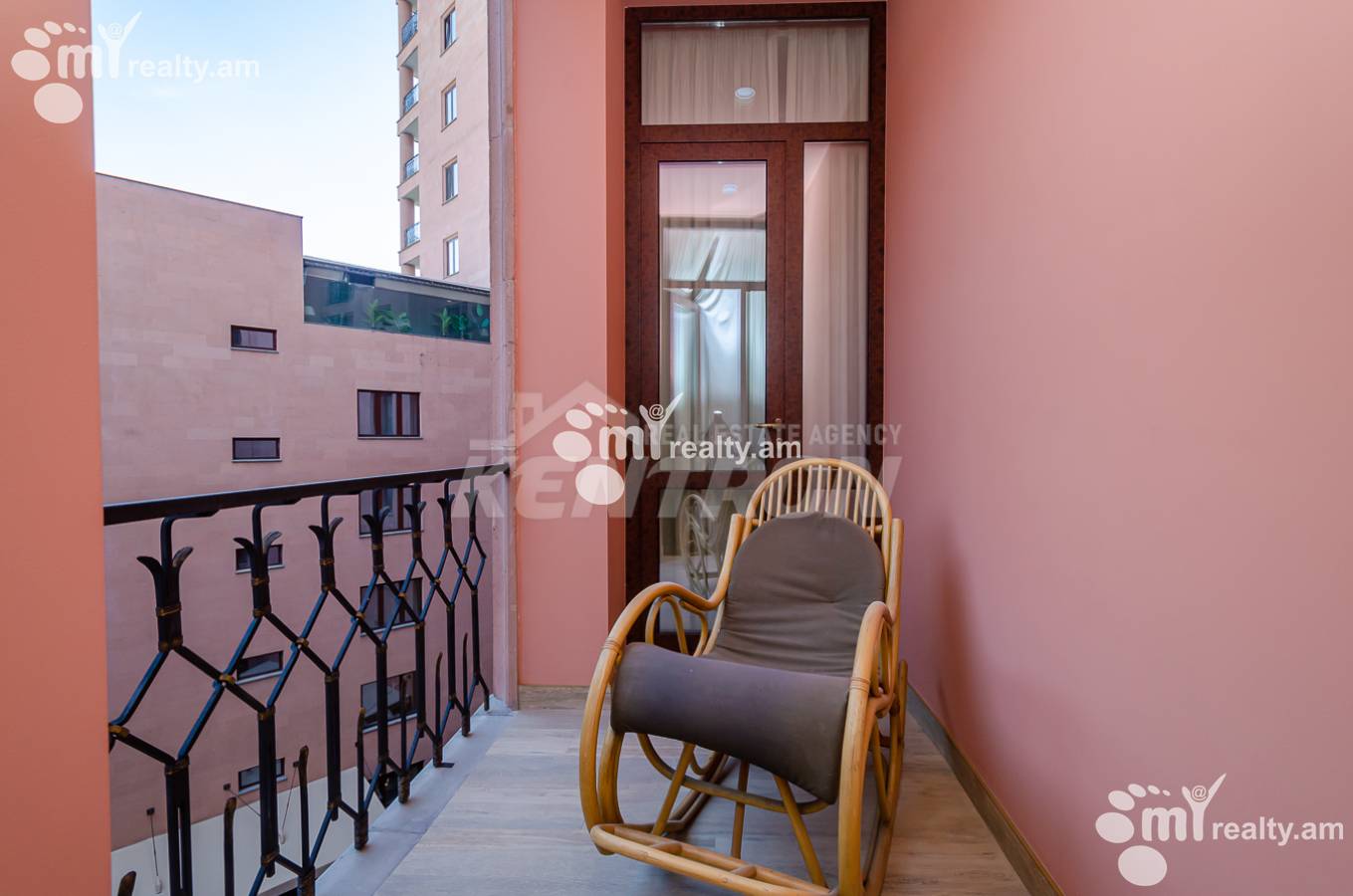 Снять 4 комнатную квартиру Московян ул, Центр Ереван, 153411