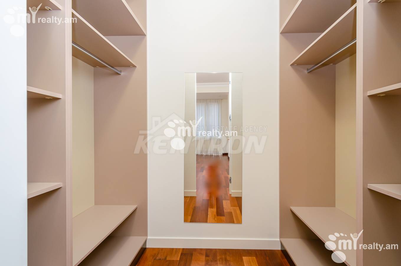 Снять 4 комнатную квартиру Московян ул, Центр Ереван, 153411