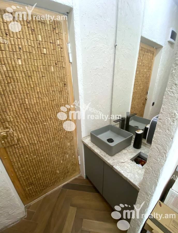 Купить коммерческoе помещение Сарян ул, Центр Ереван, 154287