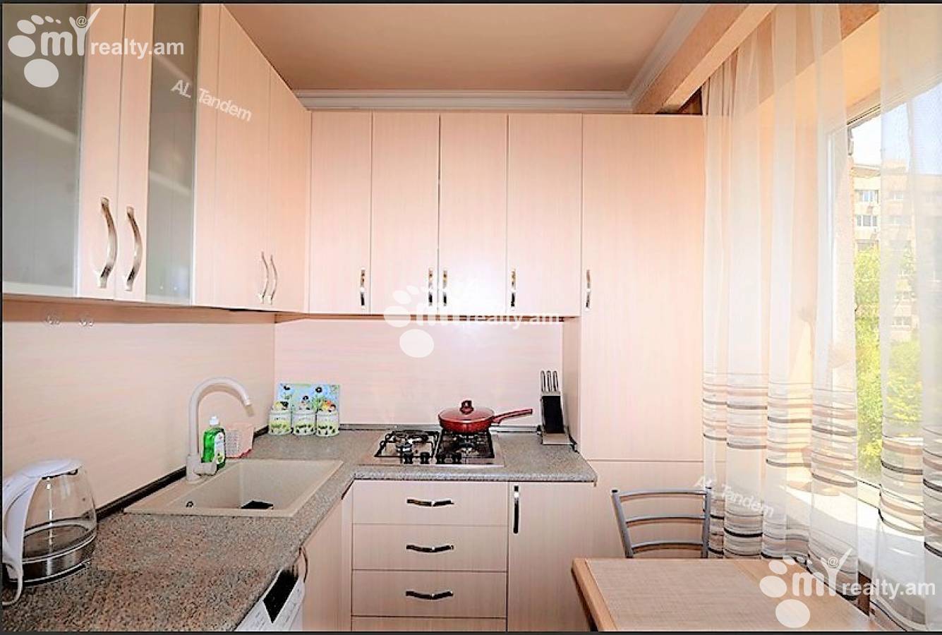 Снять 1 комнатную квартиру Каджазнуни ул, Центр Ереван, 133041