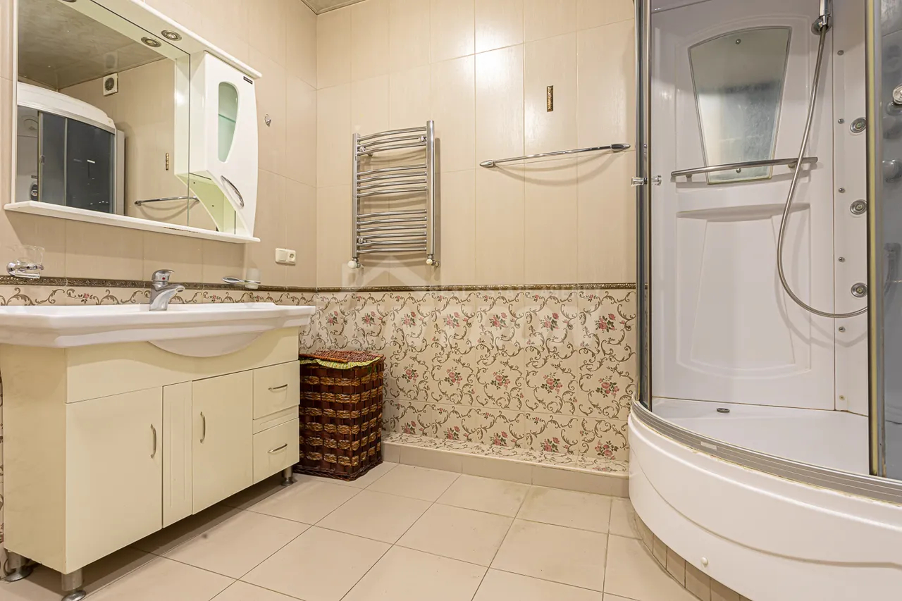 3 bedroom apartment for rent Amiryan St, Center Yerevan, 158203