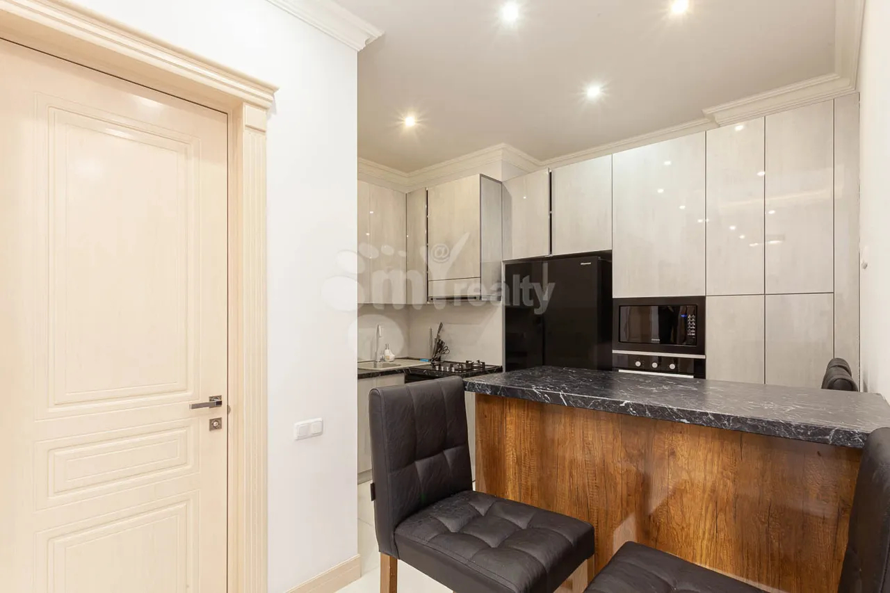 3 սենյականոց բնակարան  Ամիրյան փող, Կենտրոն Երևան, 159133