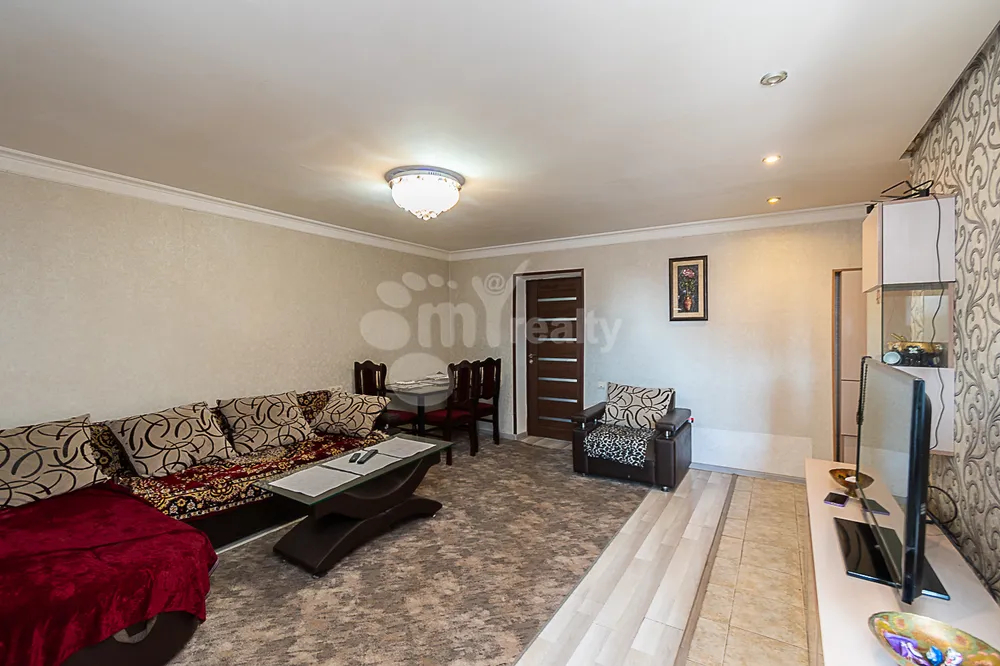 bnakaran/3-senyakanoc/G.Lusavorich+St/Center/Yerevan