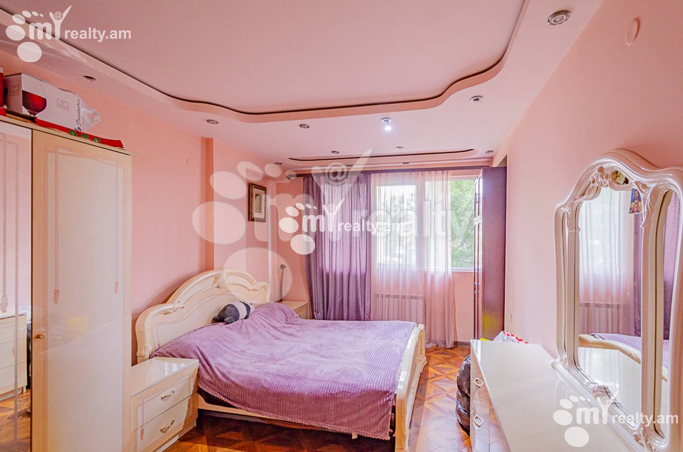 Купить 3 комнатную квартиру М.Хоренаци ул, Центр Ереван, 136398