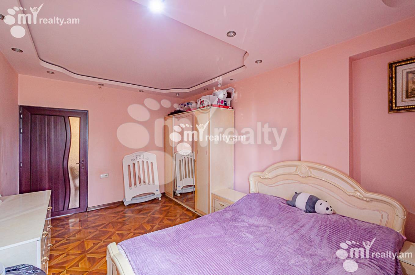 Купить 3 комнатную квартиру М.Хоренаци ул, Центр Ереван, 136398