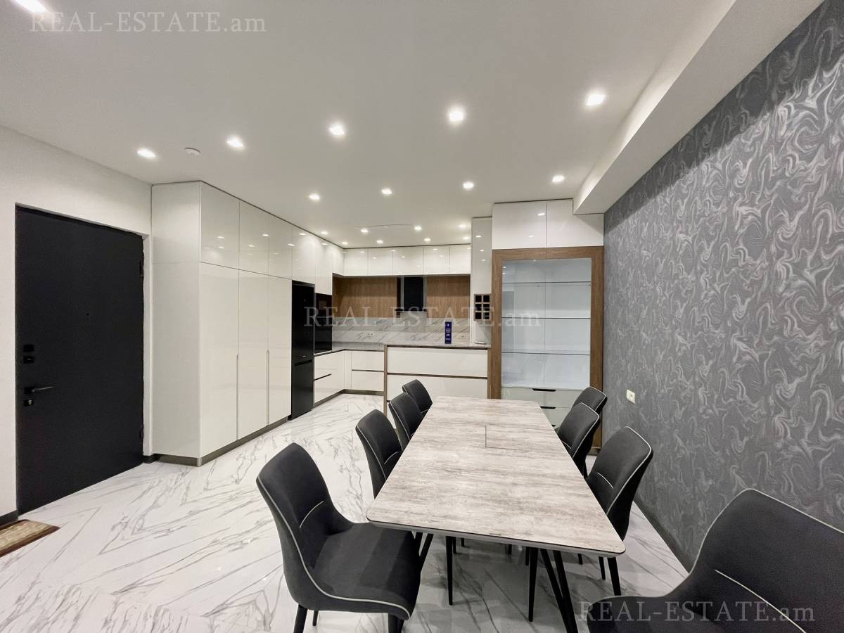 3 bedroom apartment for rent Amiryan St, Center Yerevan, 131705