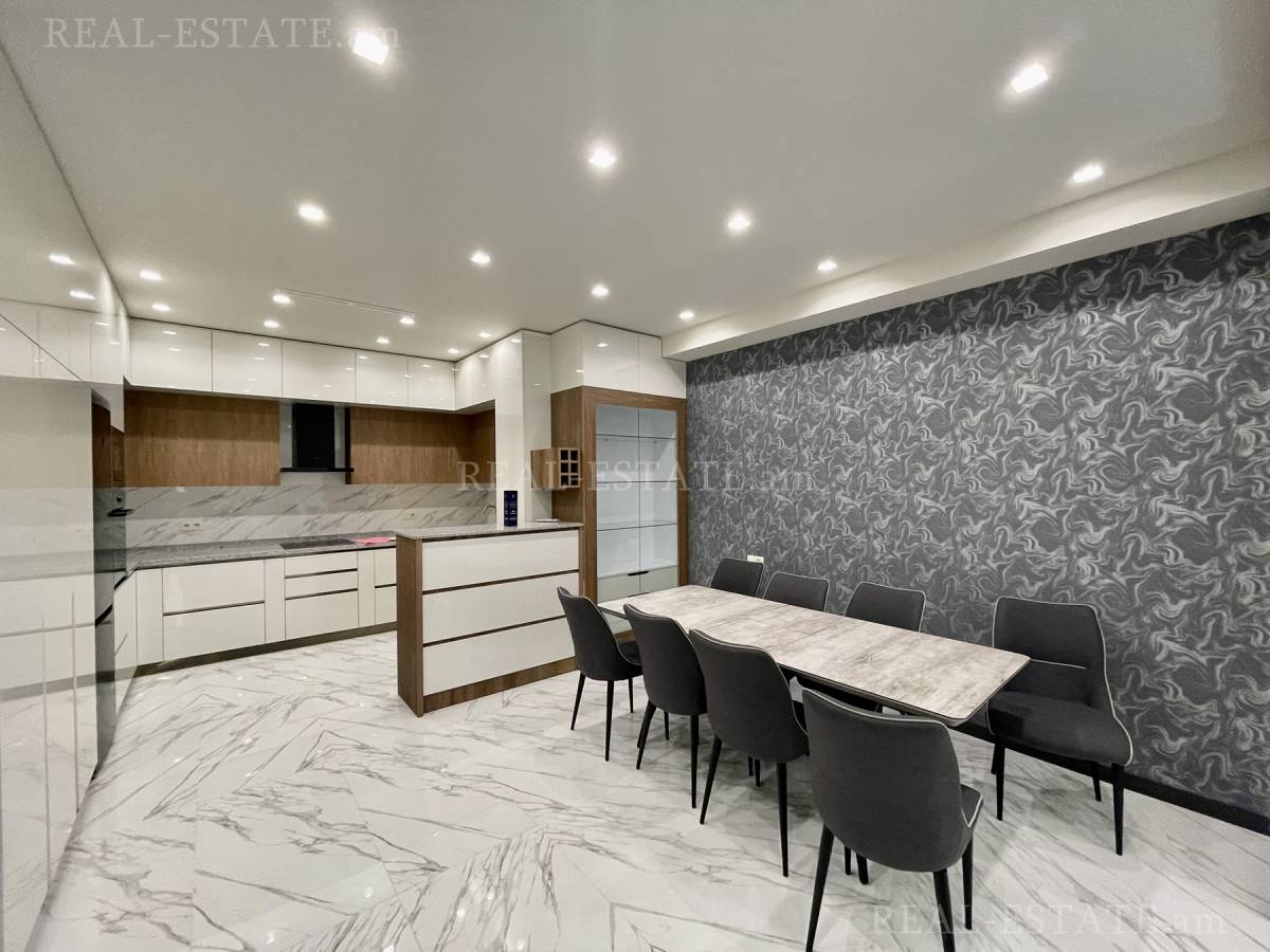 3 bedroom apartment for rent Amiryan St, Center Yerevan, 131705