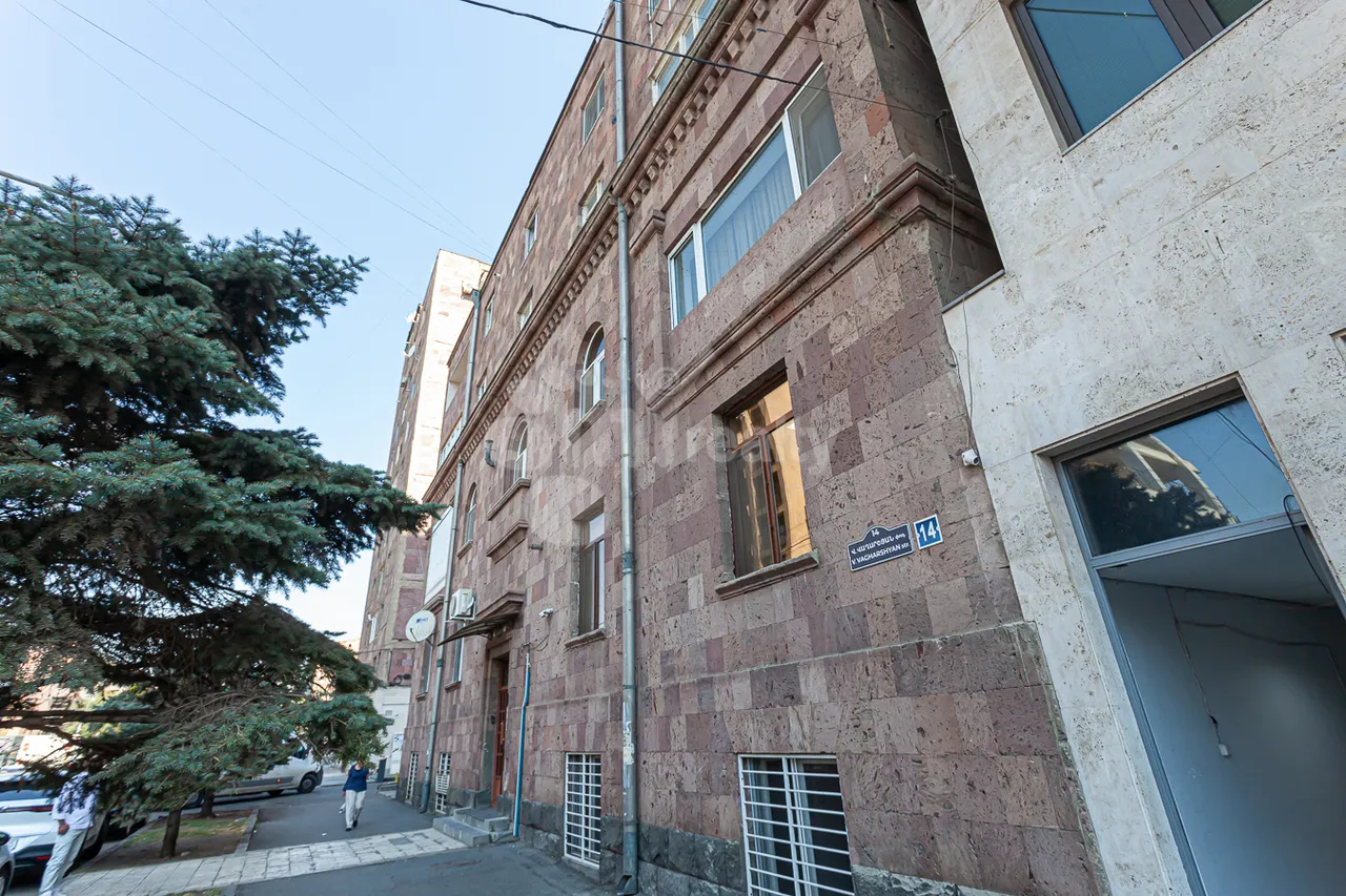 4 bedroom apartment for sale V.Vagharshyan St, Arabkir Yerevan, 161711