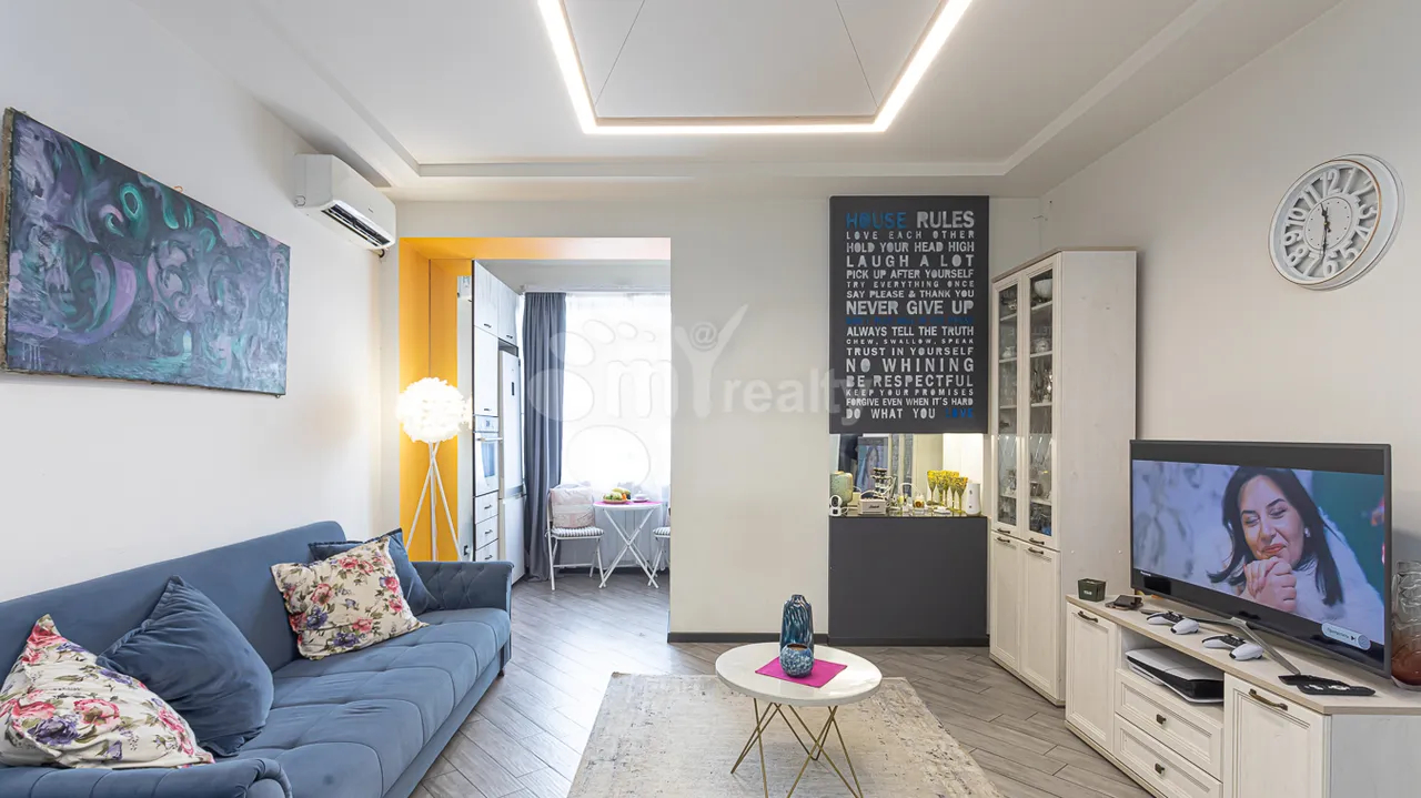 2 bedroom apartment for sale خیابان م. خورِناتسی, مرکز شهر ایروان, 160015