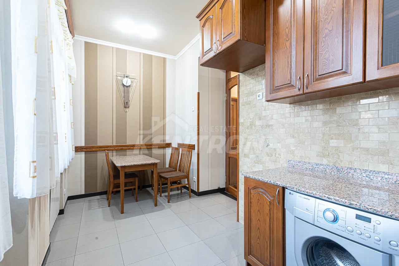 3 սենյականոց բնակարան  Աբովյան փող, Կենտրոն Երևան, 158367