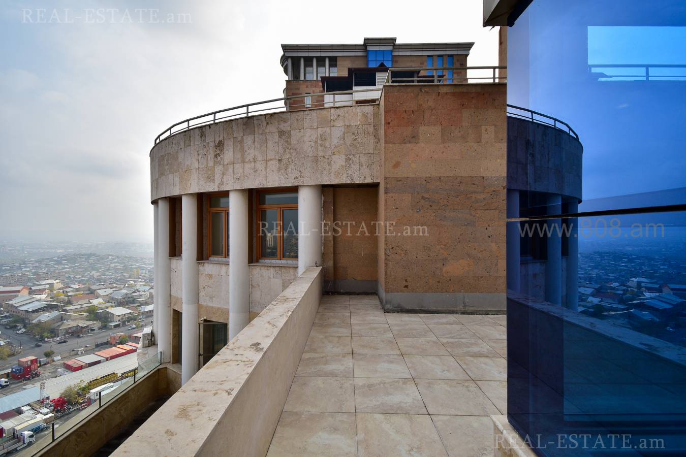 4 սենյականոց բնակարան  Ծիծեռնակաբերդի խճուղի, Կենտրոն Երևան, 126572