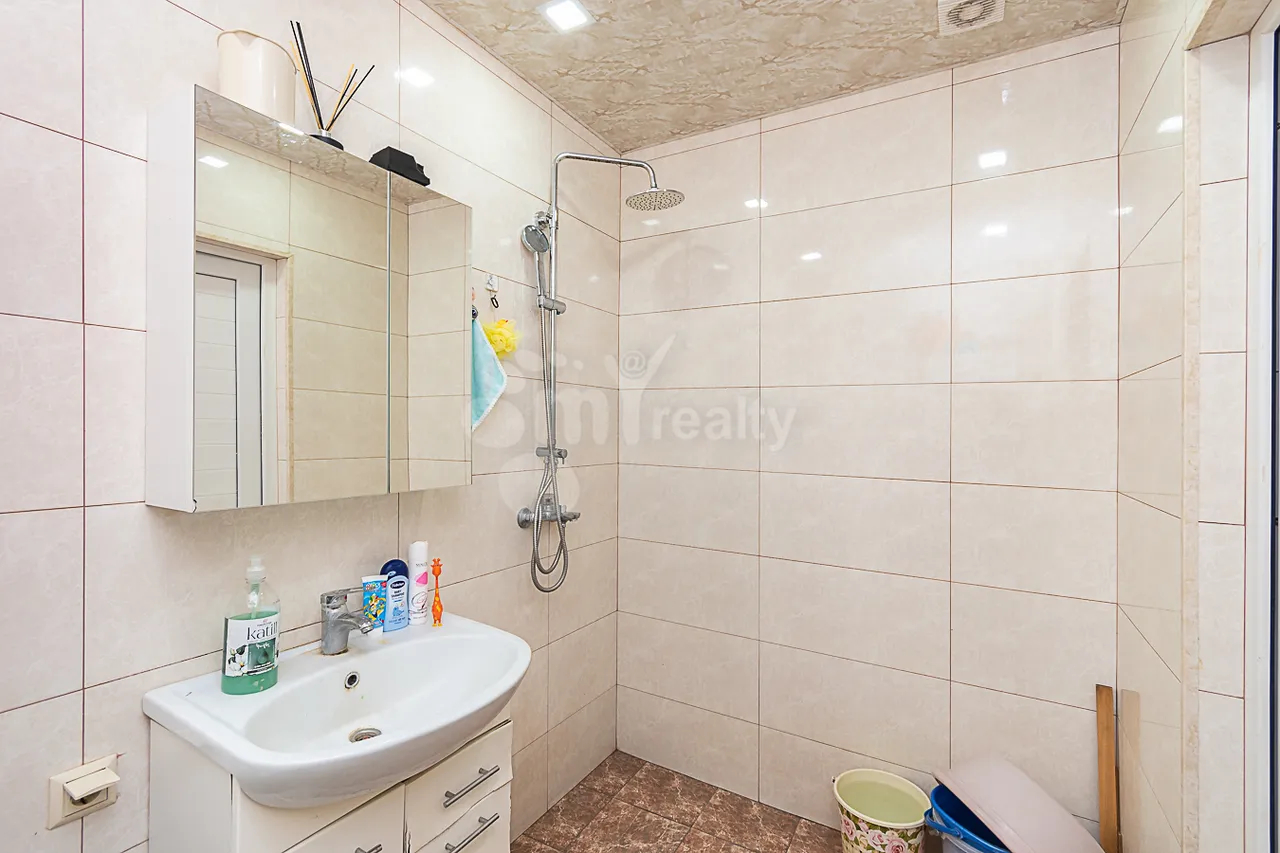 3 bedroom apartment for sale خیابان باشینجاخیان, آچاپنیاک ایروان, 161370